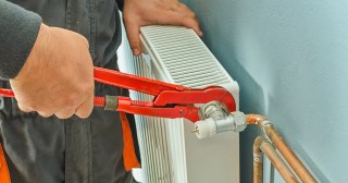 Установка радиаторов отопления в Выксе - цена, стоимость от 1051 руб., работа в доме и квартире